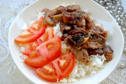 Cơm sườn nhanh với lò vi sóng