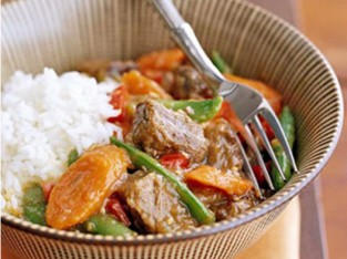 Cơm sườn sốt rau củ