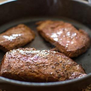 Cách làm cơm thịt bò trộn rau chân vịt