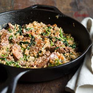 Cách làm cơm thịt bò trộn rau chân vịt