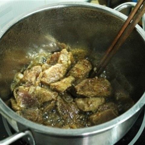 Cách làm cơm thịt heo khìa nước dừa