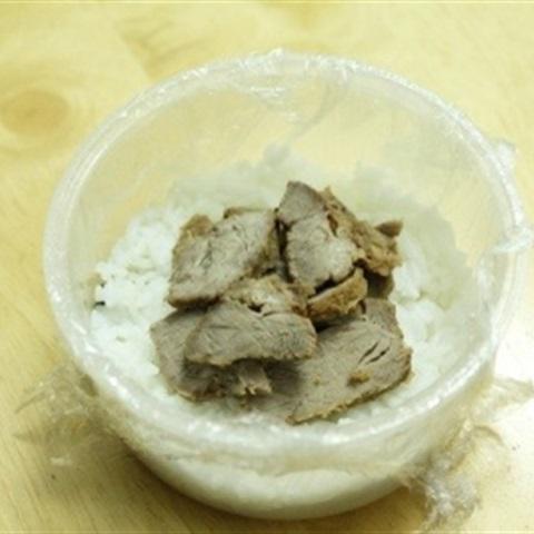 Cách làm cơm thịt heo khìa nước dừa