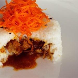 Cách làm cơm thịt heo khìa nước dừa