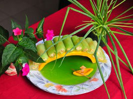 Cơm tôm cuộn bí xanh