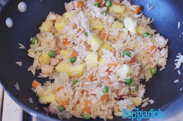 Cơm trái thơm (cơm quả dứa)