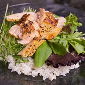 Cách làm cơm trộn cá hồi