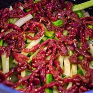 Cách làm cơm trộn thịt bò và củ cải