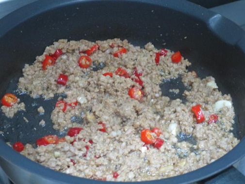 Cơm trộn tôm cà chua đậm đà, hấp dẫn hương vị Ý