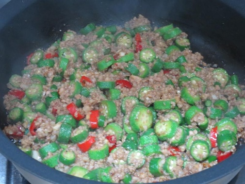 Cơm trộn tôm cà chua đậm đà, hấp dẫn hương vị Ý