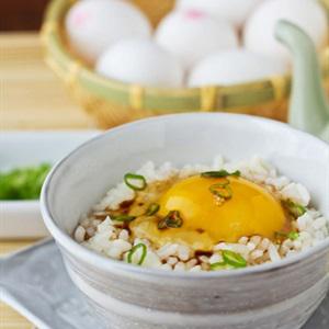 Cách làm cơm trộn trứng