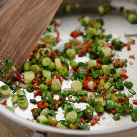 Cách làm cơm viên chiên phô mai