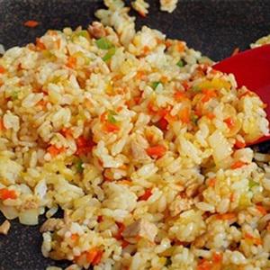 Cách làm cơm viên xúc xích