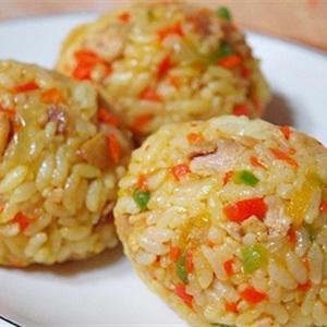 Cách làm cơm viên xúc xích