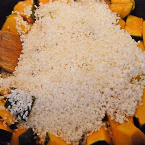 Cách làm cơm xào bí đỏ