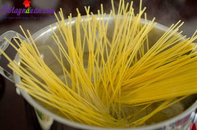 Công thức cho món spaghetti kim chi dai ngon từng sợi