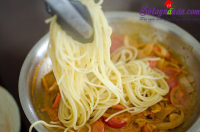Công thức cho món spaghetti kim chi dai ngon từng sợi