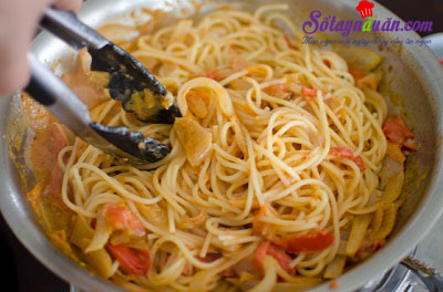Công thức cho món spaghetti kim chi dai ngon từng sợi