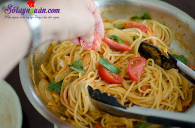 Công thức cho món spaghetti kim chi dai ngon từng sợi