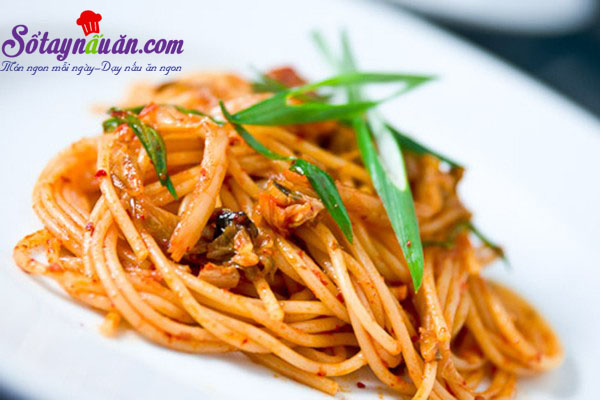 Công thức cho món spaghetti kim chi dai ngon từng sợi