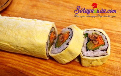 Công thức cho món trứng bọc kimbap bò ngon đúng điệu