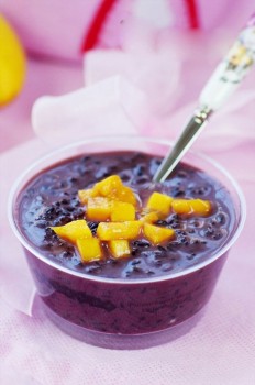 Công thức làm chè xoài nếp cẩm đơn giản, thơm ngon