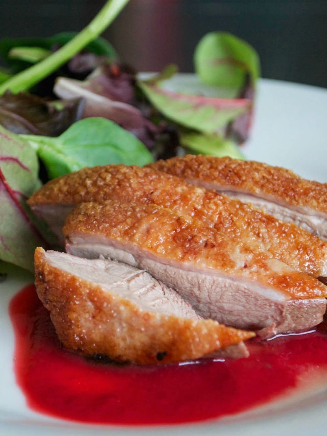 Công thức làm món ức vịt sốt mâm xôi đúng chuẩn nhà hàng Âu