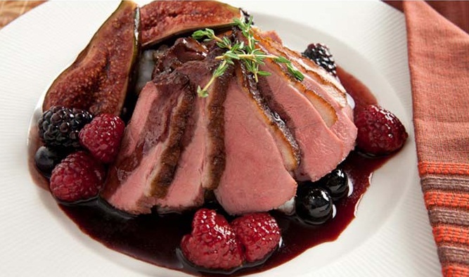 Công thức làm món ức vịt sốt mâm xôi đúng chuẩn nhà hàng Âu