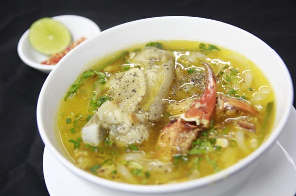 Công thức nấu bánh canh cua đậm đà đúng cách