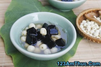 Công thức nấu chè hạt sen thạch đen mát dịu ngày hè