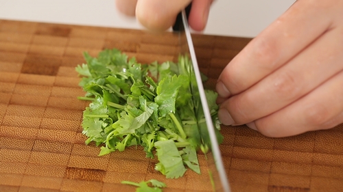 Công thức tôm xào tỏi hạt mè đậm đà đưa cơm