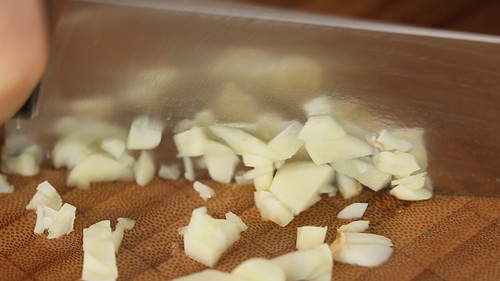 Công thức tôm xào tỏi hạt mè đậm đà đưa cơm