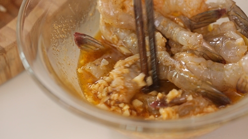 Công thức tôm xào tỏi hạt mè đậm đà đưa cơm