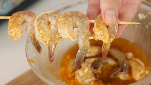 Công thức tôm xào tỏi hạt mè đậm đà đưa cơm