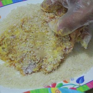 Cách làm cốt lết chiên xù