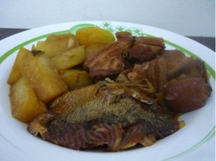 Củ cải kho cá rô