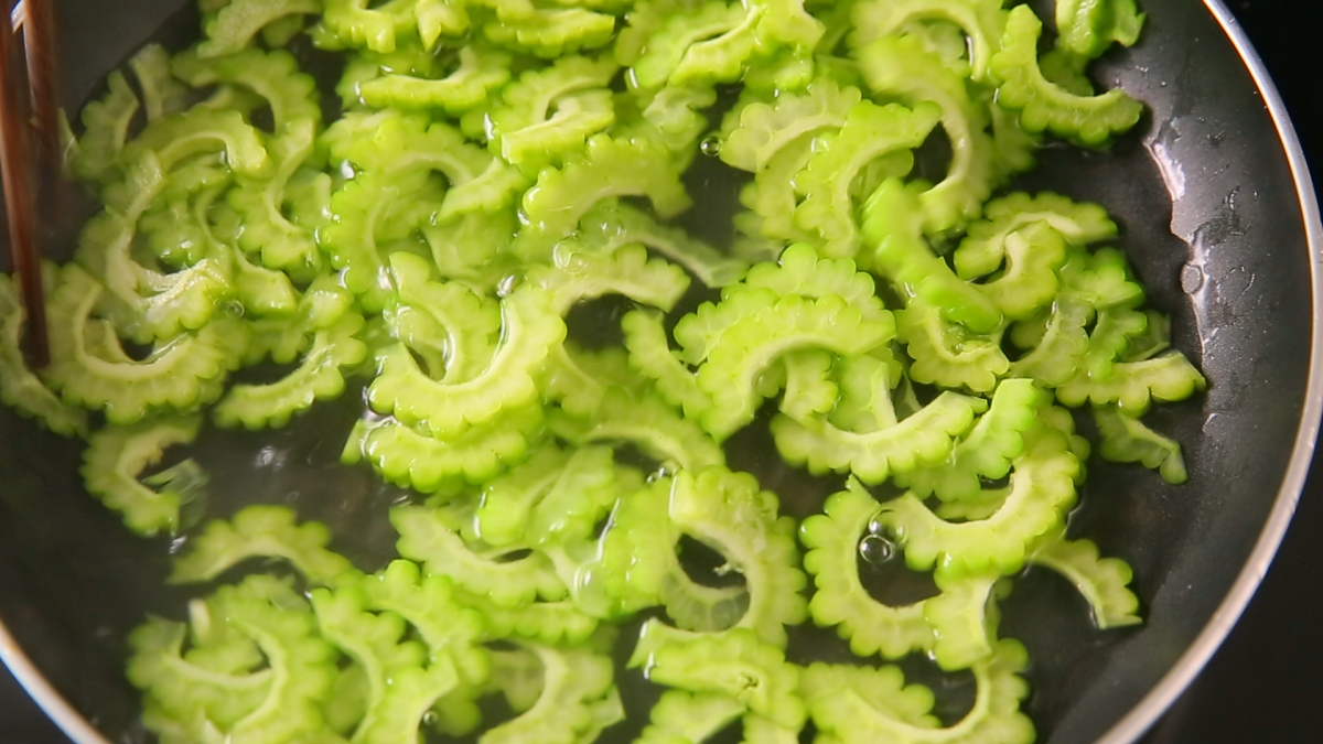 Củ hoa ly hấp tỏi và mướp thơm ngon