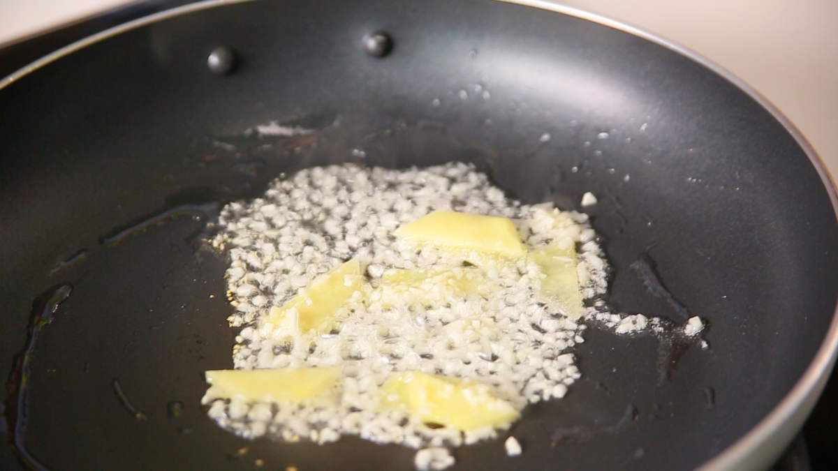 Củ hoa ly hấp tỏi và mướp thơm ngon