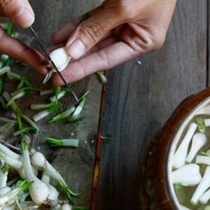 Cách làm củ kiệu ngâm giấm ngày Tết