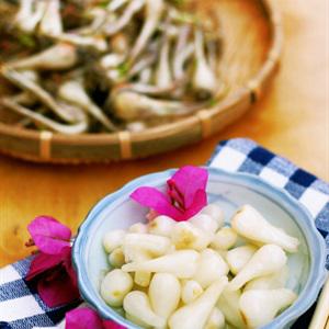 Cách làm củ kiệu ngâm giấm ngày Tết