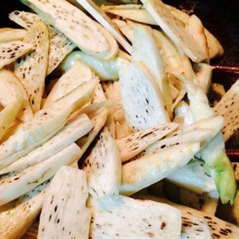 Cách làm củ niễng xào thịt