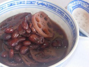 Củ sen, đậu đỏ hầm thăn bò