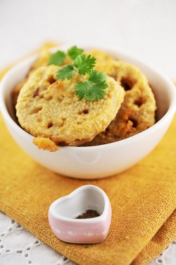 Củ sen kẹp thịt chiên giòn