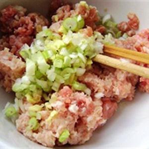 Cách làm củ sen nhồi thịt chiên