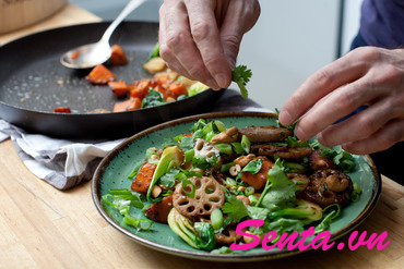 Củ sen xào cúc vu