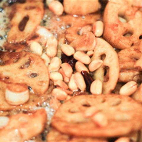 Cách làm củ sen xào đậu phộng