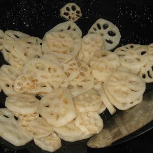 Cách làm củ sen xào kiểu Hàn