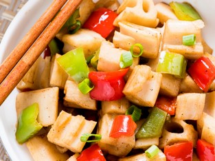 Củ sen xào ớt chuông cho ngày chay