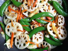 Củ sen xào tam sắc