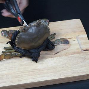 Cách làm cua biển rang me