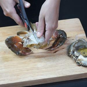 Cách làm cua biển rang me